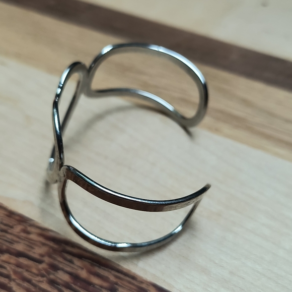 Open Cuff Bracelet Heart Silver Tone Metal Thin Small - Picture 3 of 12